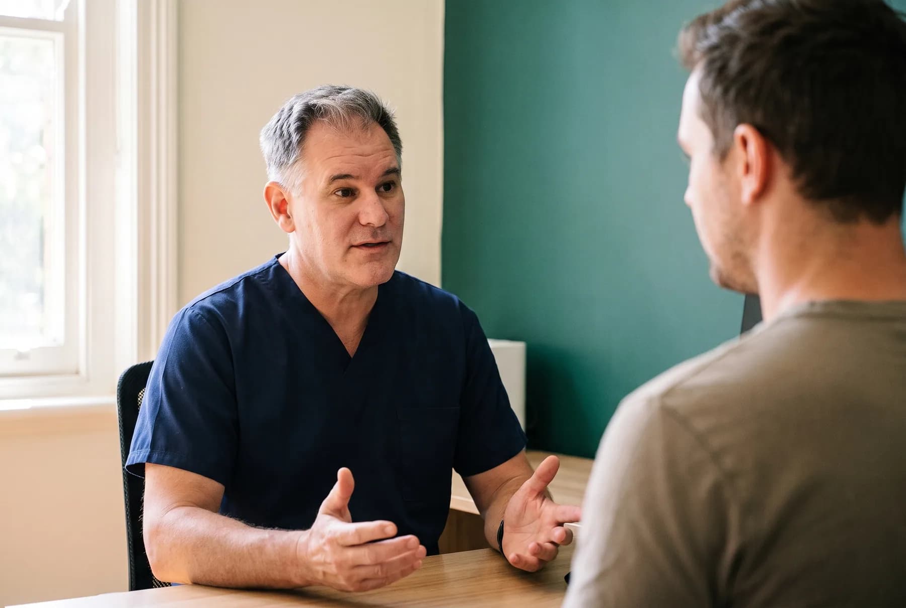 Dr Geoff Cashion talking a patient through the procedure